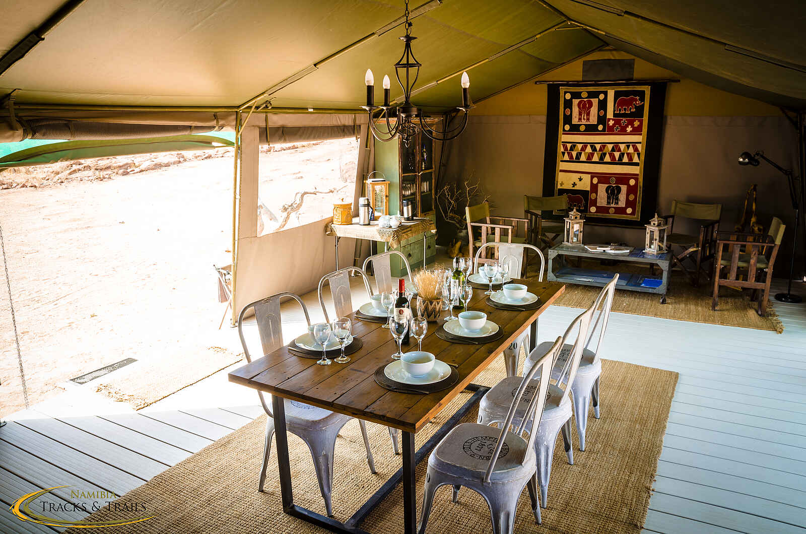 Ozondjou Trails: Schön hergerichteter Tisch für das Abendessen Ozondjou Trails: Schön hergerichteter Tisch für das Abendessen