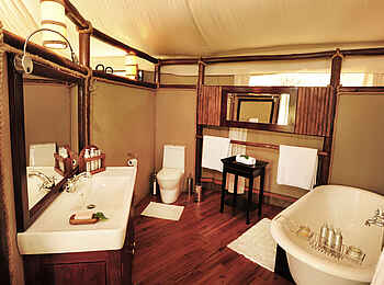 Anabezi Luxury Tented Camp: Gästebad
