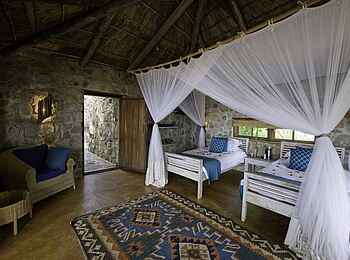 Kaya Mawa: Zwei Einzelbetten