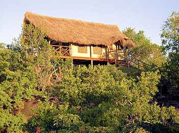 Maweninga Camp: Sonne auf einem Gästechalet