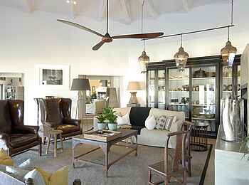 Mushara Outpost: Teppich in der Lounge