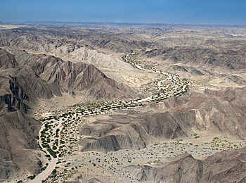 Okahirongo Elephant Lodge: Flussbett von oben Okahirongo Elephant Lodge: Flussbett von oben