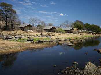 Ruaha River Lodge: Lage der Gästehütten entlang des Flussufers Ruaha River Lodge: Lage der Gästehütten entlang des Flussufers