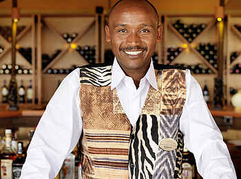 Serengeti Bushtops: Barkeeper