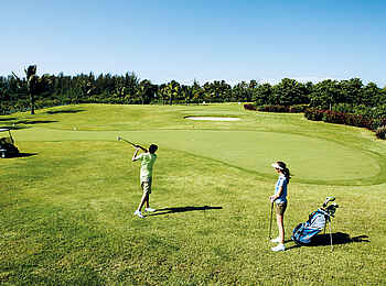 Shanti Maurice Resort & Spa: Golfen