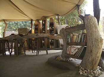 Tena Tena Camp: Bibliothek
