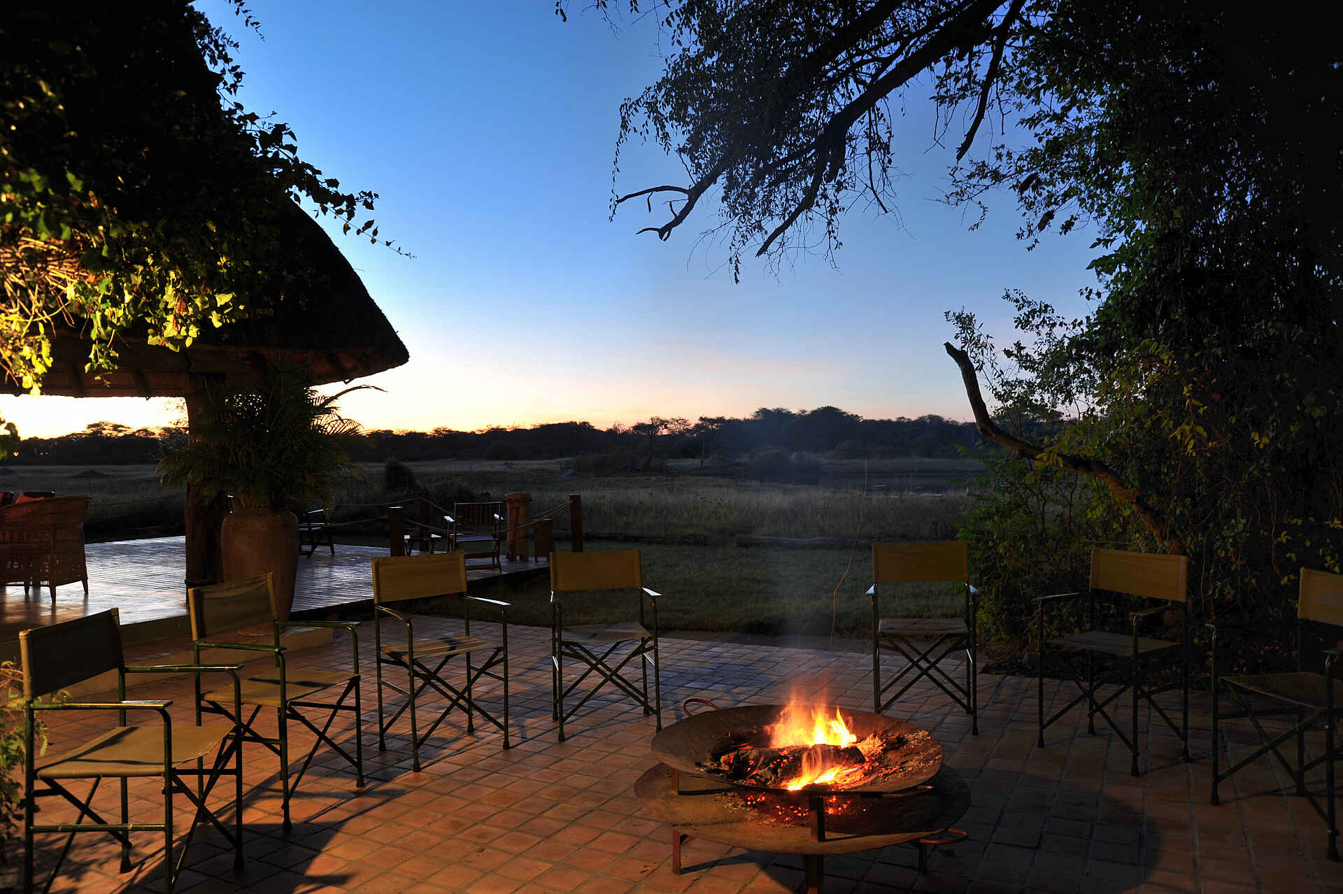 The Hide: Feuer vor der Lodge