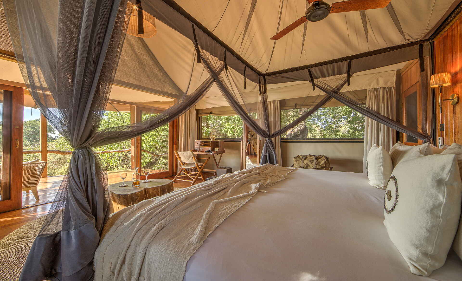 Botswana, Camp, Kanana, Kanana Camp, Okavango, Okavango Delta, Safari, Bett, Schlafzimmer, Veranda, Afrikarma, Afrikarma Safaris, Afrikarma Safaris - Wildnis. Hautnah, afrikarma.de, Abenteuer