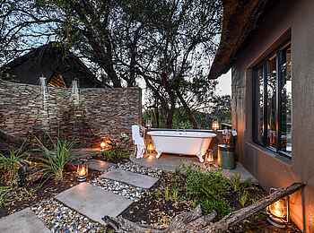 Sabi Sabi Selati Camp: Badewanne der Honeymoon Suite Sabi Sabi Selati Camp: Badewanne der Honeymoon Suite