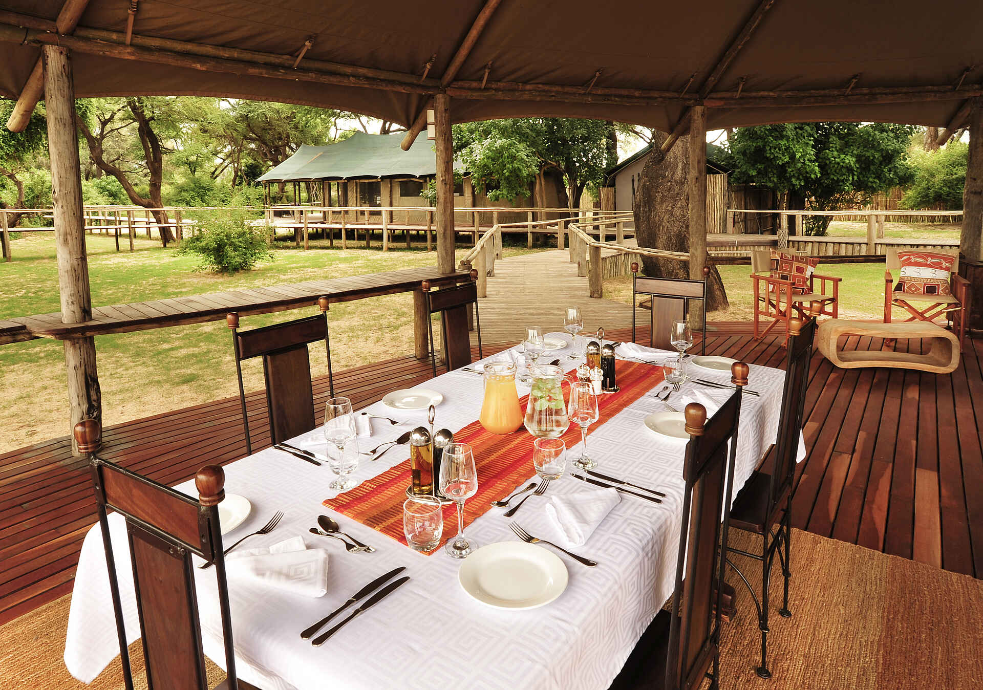 Abenteuer, Abgeschiedenheit, afrikarma, afrikarma.de, Ana Tree Camp, Anabaum, Anabezi, Anabezi Camp, Anabezi Luxury Tented Camp, Chalets, Charles Davy, Charles Davy und Yusuf Zumla, Entspannung, Erholung, Jeki, Kulefu, Leopard, Lower Zambezi, Lower Zambezi National Park, Lower Zambezi Nationalpark, Lusaka, Luxus, Mushika River, Panorama, Sambesi, Sambia, Wildnis, Yusuf Zumla, Zambezi, Zeltchalets, Abendessen, Dinner, Little Anabezi, Afrikarma Safaris, Afrikarma Safaris - Wildnis. Hautnah., Afrikarma GmbH