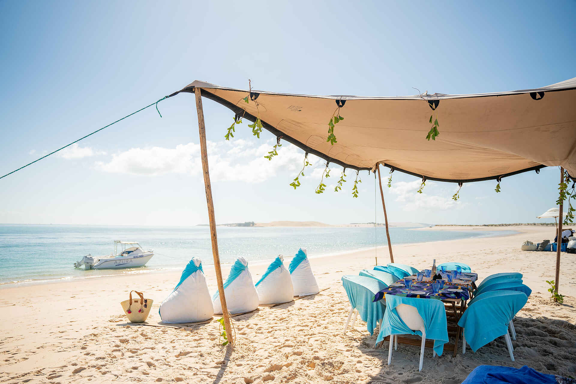 Azura Benguerra Island Retreat: Am Strand