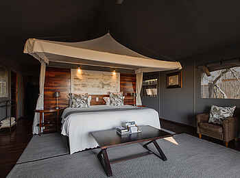 Chitabe Lediba Camp: Family Tent Bett