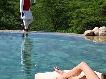 Cottar's 1920s Safari Camp: Poolservice