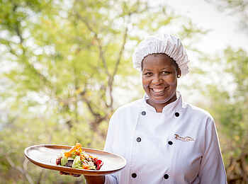 Ghoha Hills Savuti Lodge: Immer ein Lächeln