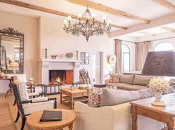 Governors' Mugie: Die Lounge Governors' Mugie: Die Lounge