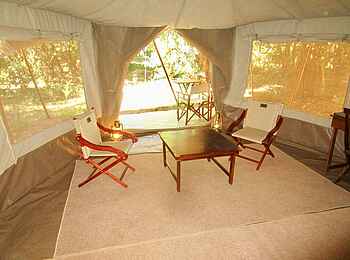 Sentinel Mara Camp: Tisch und Stühle