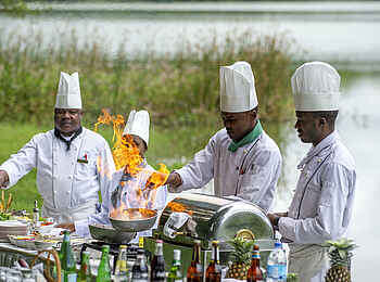 Arusha Serena Hotel: Frühstück am See Arusha Serena Hotel: Frühstück am See