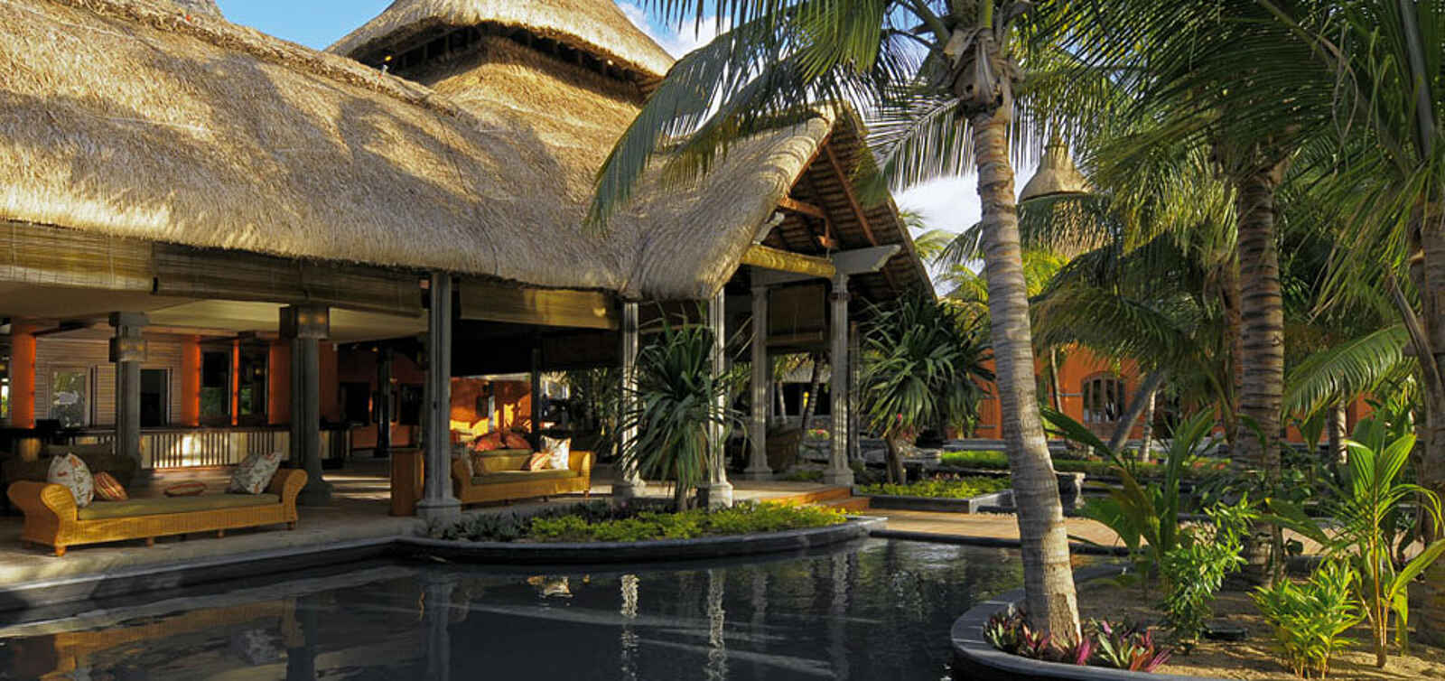 Beachcomber Dinarobin: Teich vor der Lounge Beachcomber Dinarobin: Teich vor der Lounge