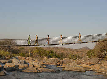 Mkulumadzi Lodge: Hängebrücke über den Mkulumadzi