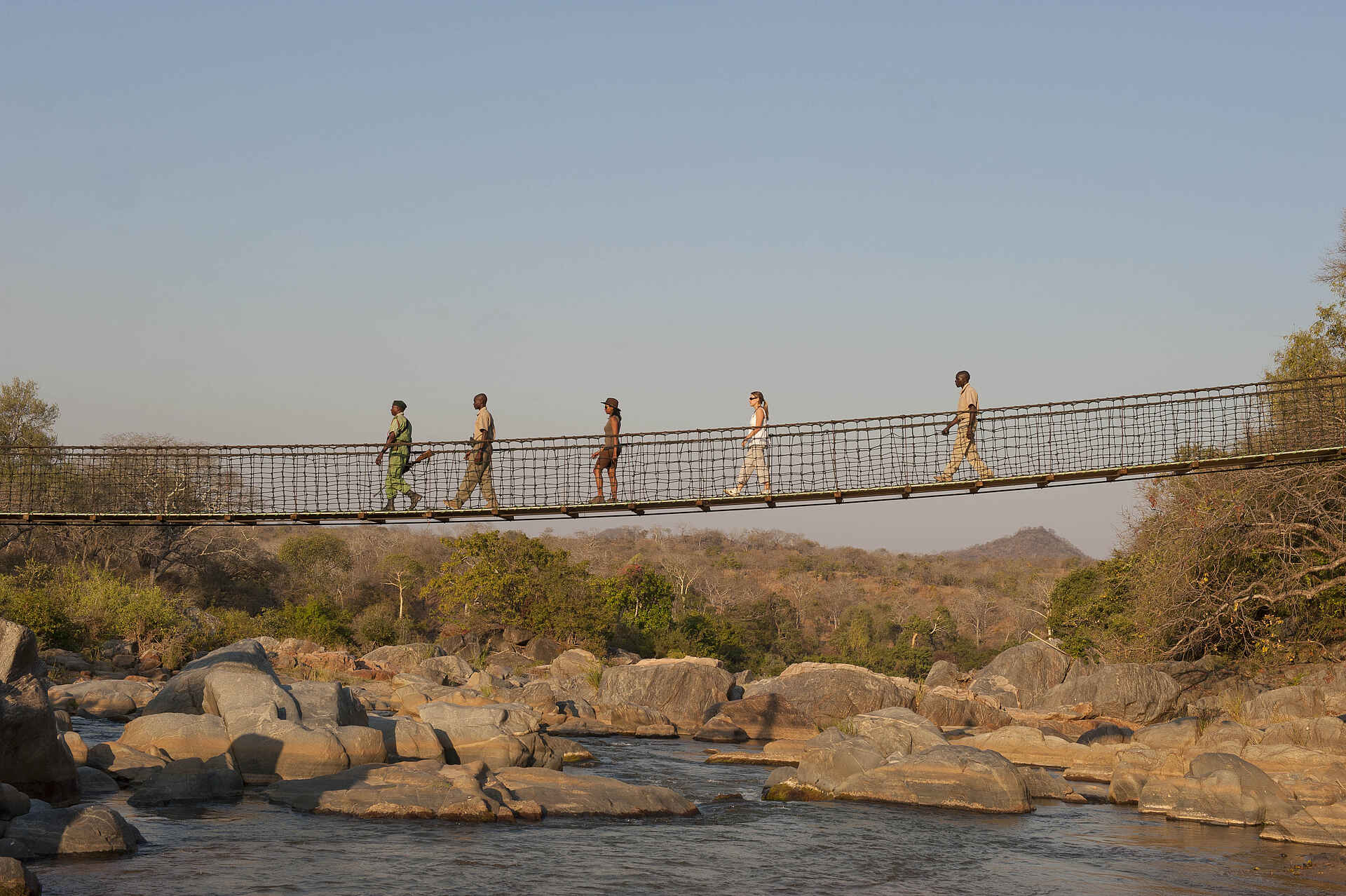 Mkulumadzi Lodge: Hängebrücke über den Mkulumadzi