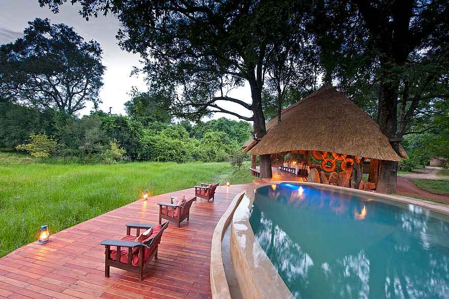 Nkwali Camp: Poolbereich Nkwali Camp: Poolbereich