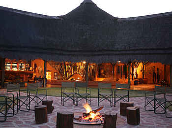 Okonjima Bush Camp: Lagerfeuer