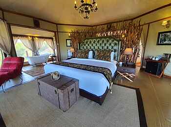 Tarangire Kuro Treetops Lodge: Offen gestalteter Raum Tarangire Kuro Treetops Lodge: Offen gestalteter Raum